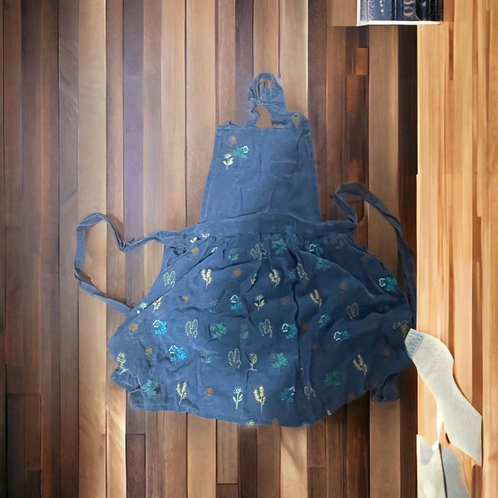 Anthropologie apron, gently used.